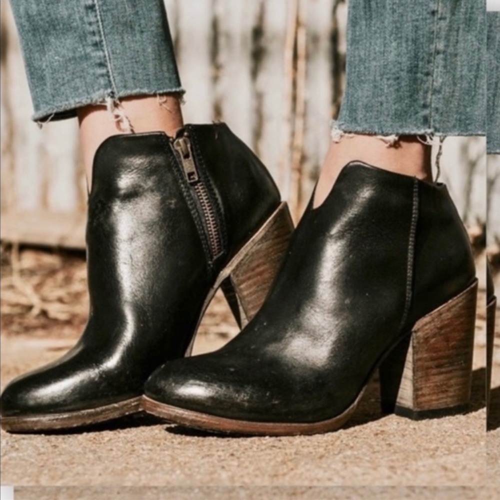FREEBIRD BY STEVEN Black Leather Darius Booties, Size 8